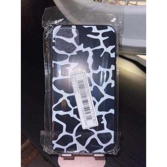 Black & White Cow Print iPhone 11 Pro Max Case 🐮 - Picture 8 of 17